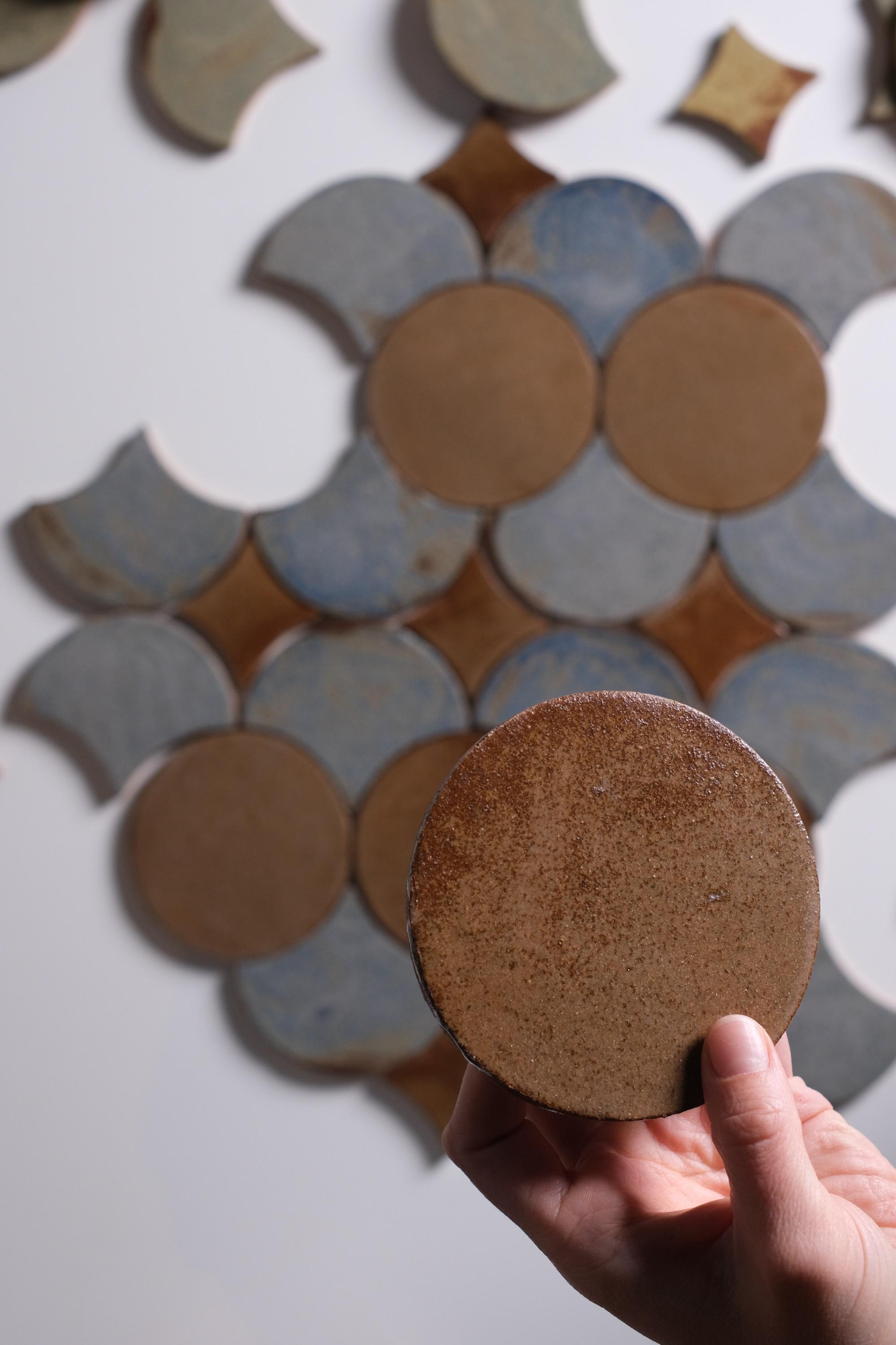 Rustic geometry - Ada: Find what a circle, a fish scale and a square have in common.